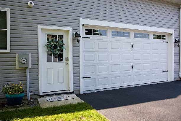 24/7 Emergency Garage Door Panel Replacement experts in Montello, WI